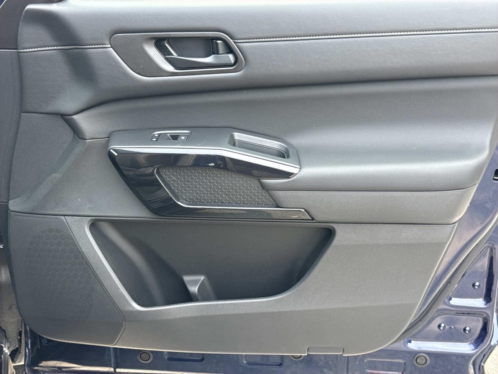 2026 Nissan Pathfinder SV - Photo 24