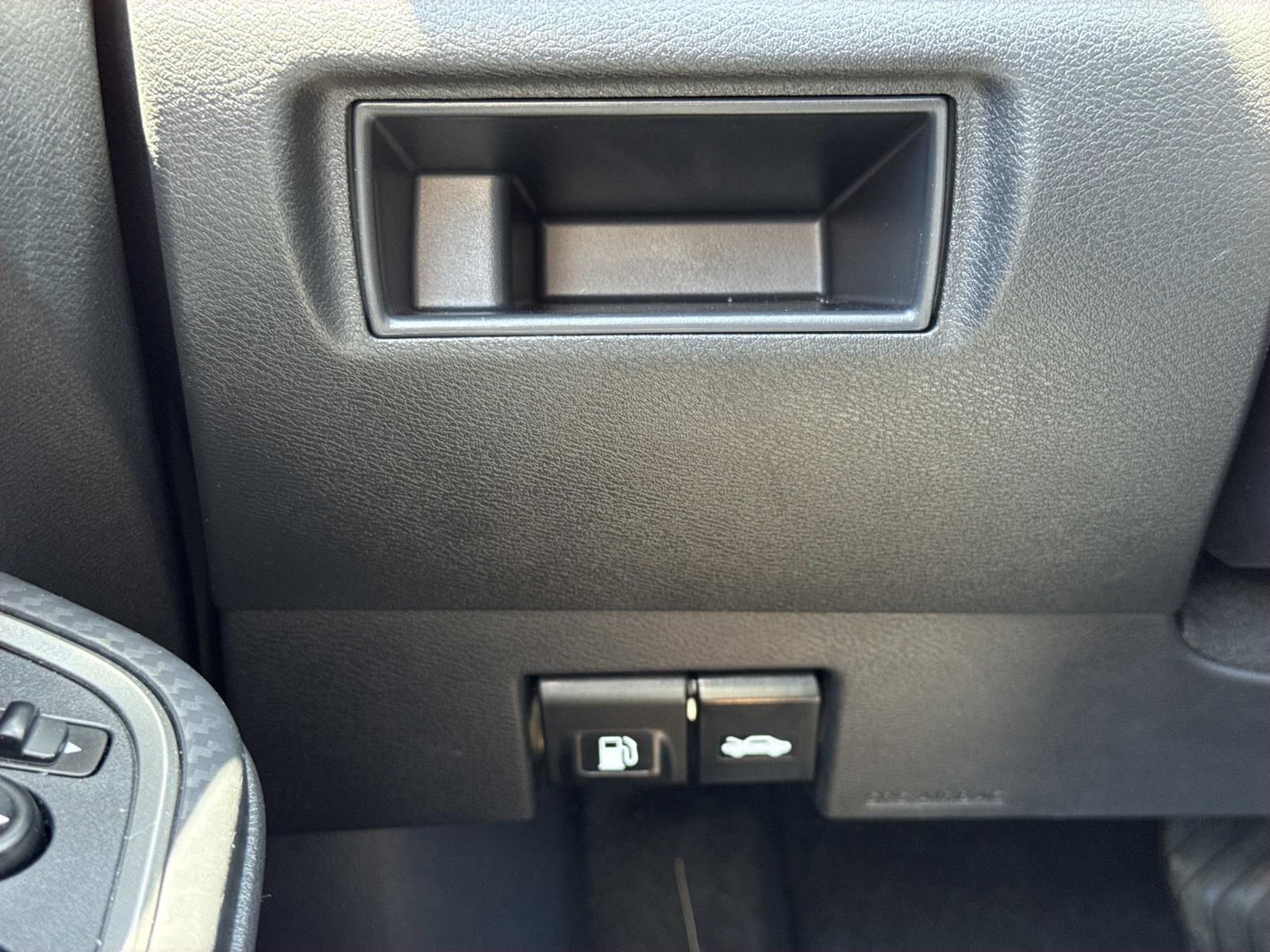 2025 Nissan Versa Sedan SR - Photo 19