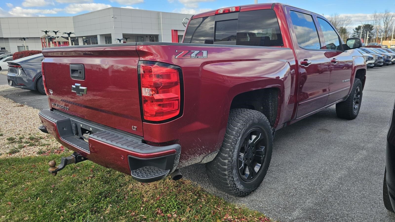 2018 Chevrolet Silverado 1500 LT photo 2