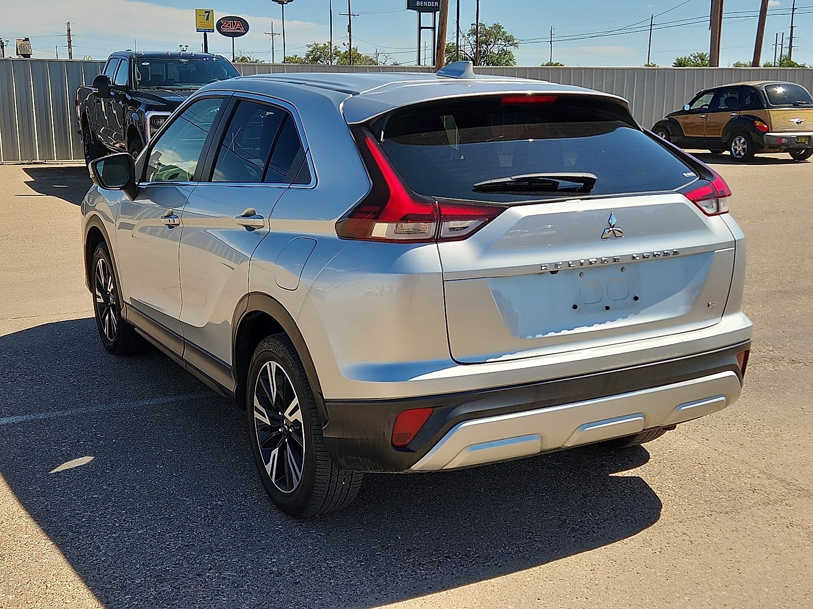 2024 Mitsubishi Eclipse Cross SE photo 3