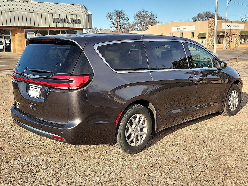 Used 2023 Chrysler Pacifica Touring L Passenger Van