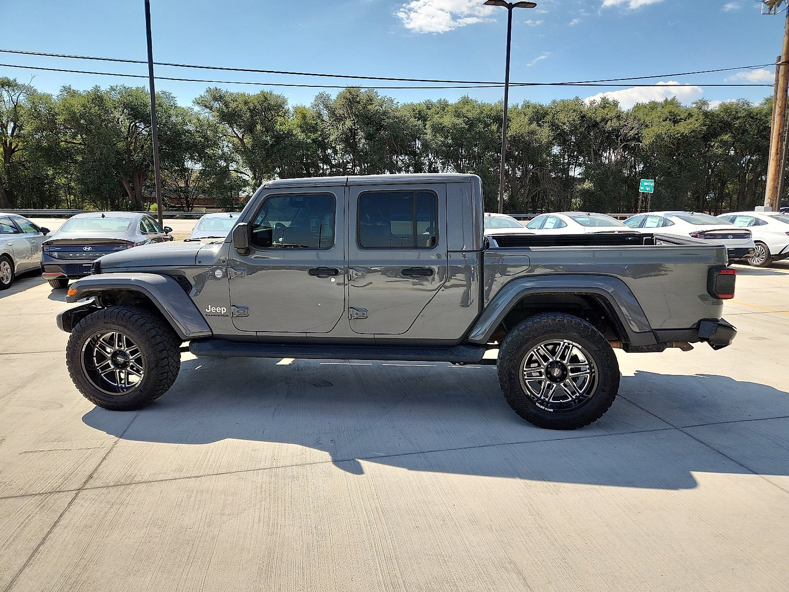 2020 Jeep Gladiator Overland photo 2