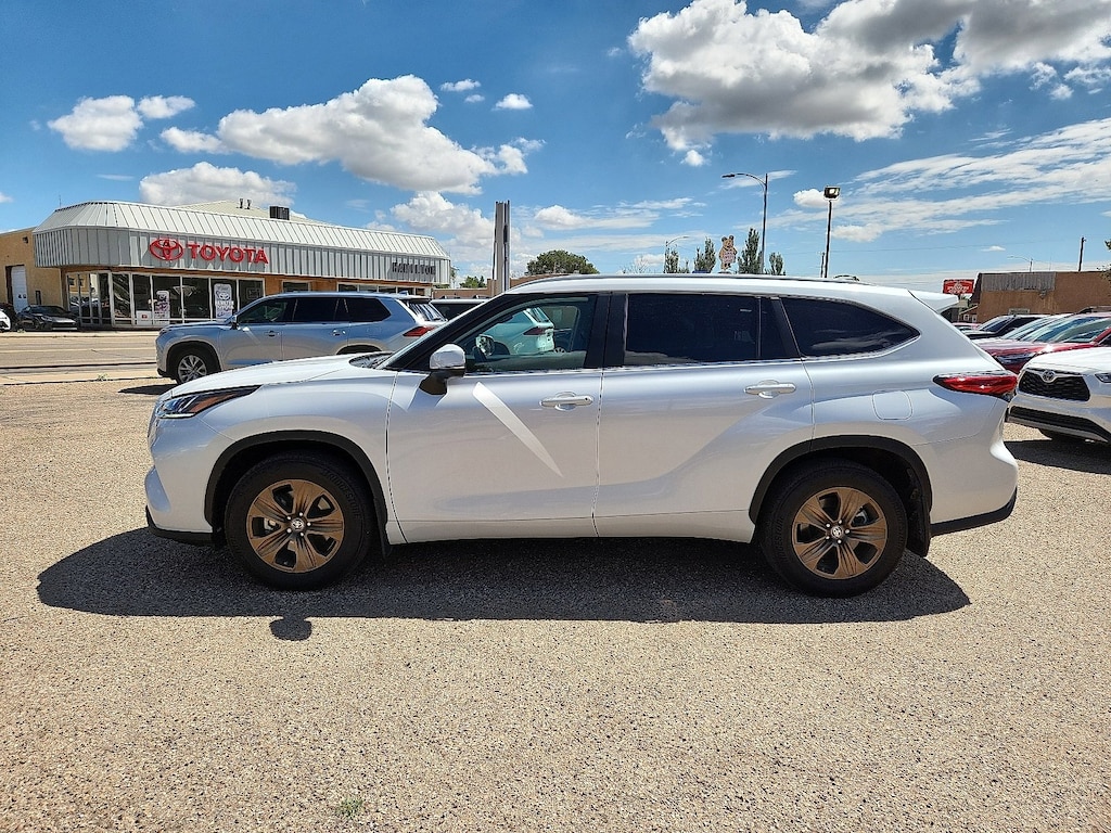 Used 2023 Toyota Highlander Hybrid Bronze Edition Sport Utility