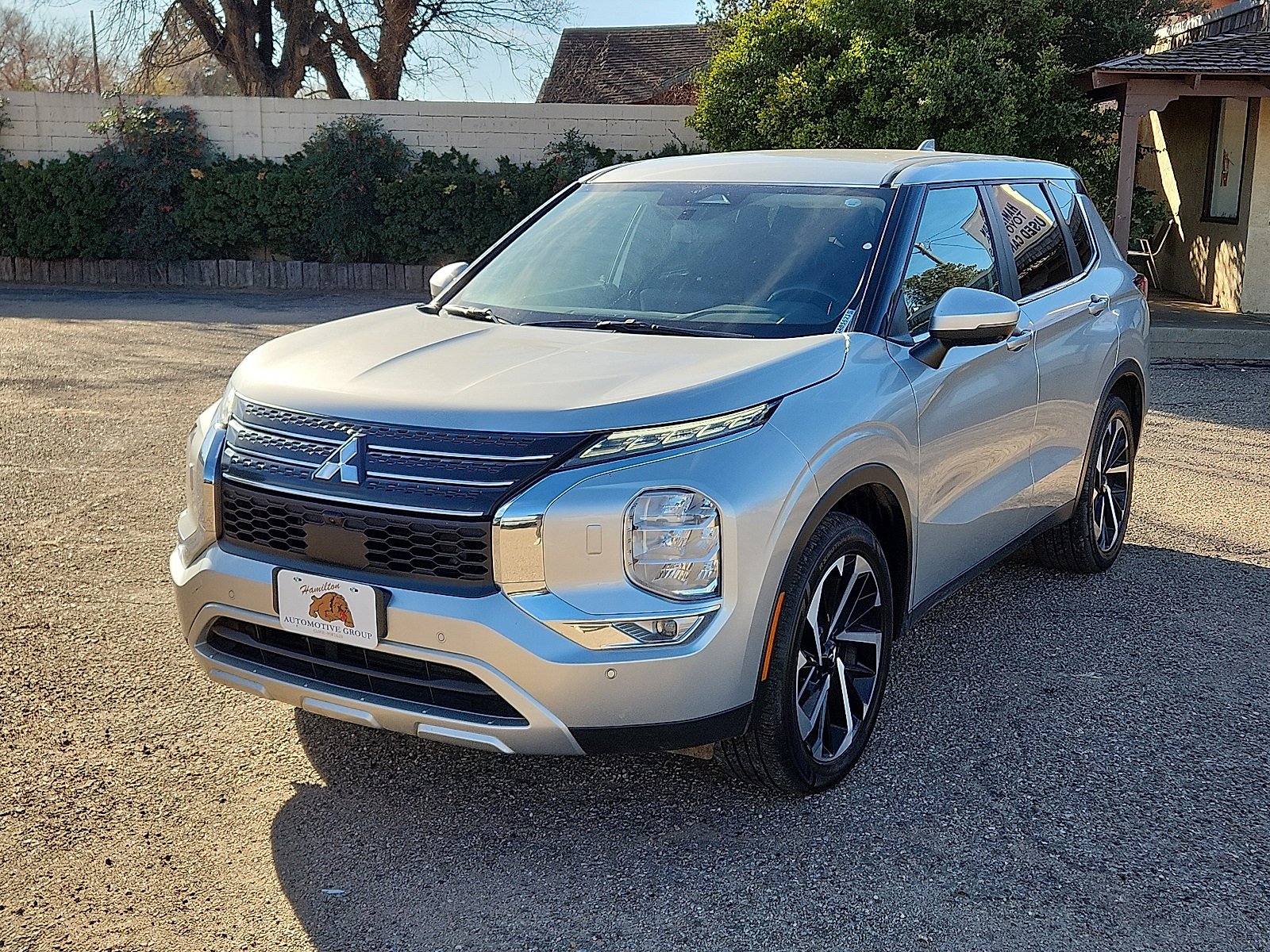 2024 Mitsubishi Outlander SE's photo