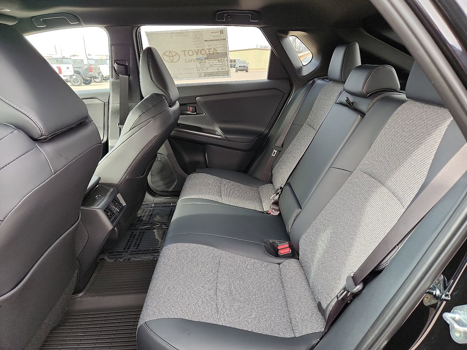 2026 Toyota bZ XLE - Photo 9