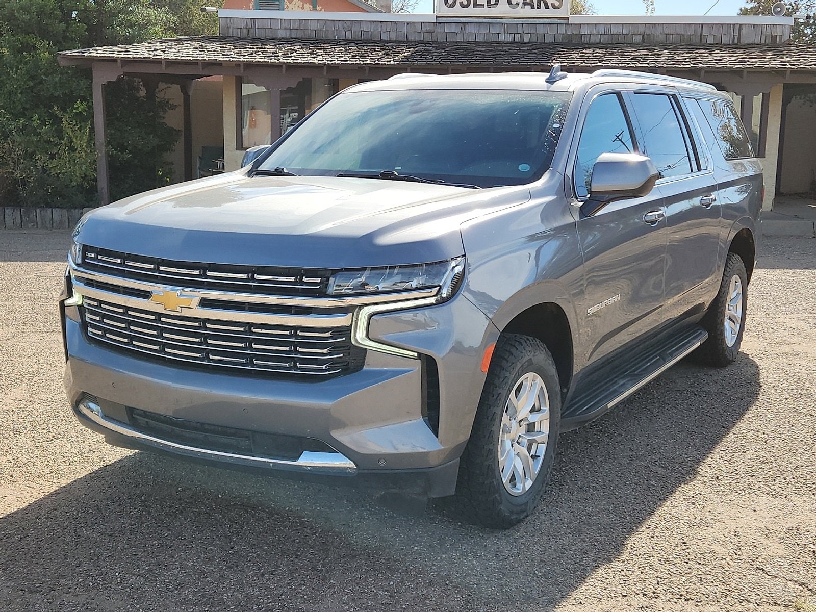 2022 Chevrolet Suburban LT's photo