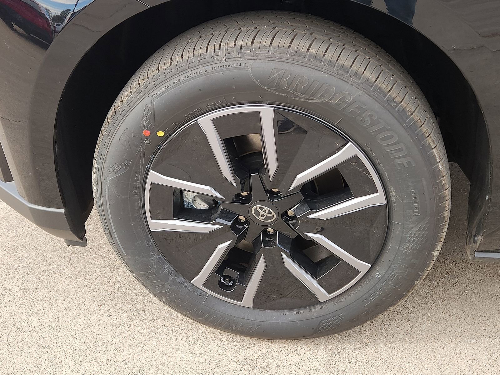 2026 Toyota bZ XLE - Photo 7