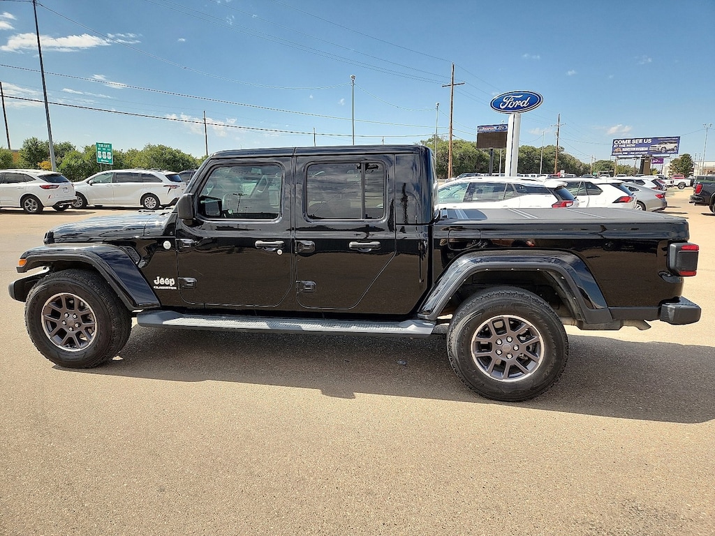 Used 2021 Jeep Gladiator Overland Truck