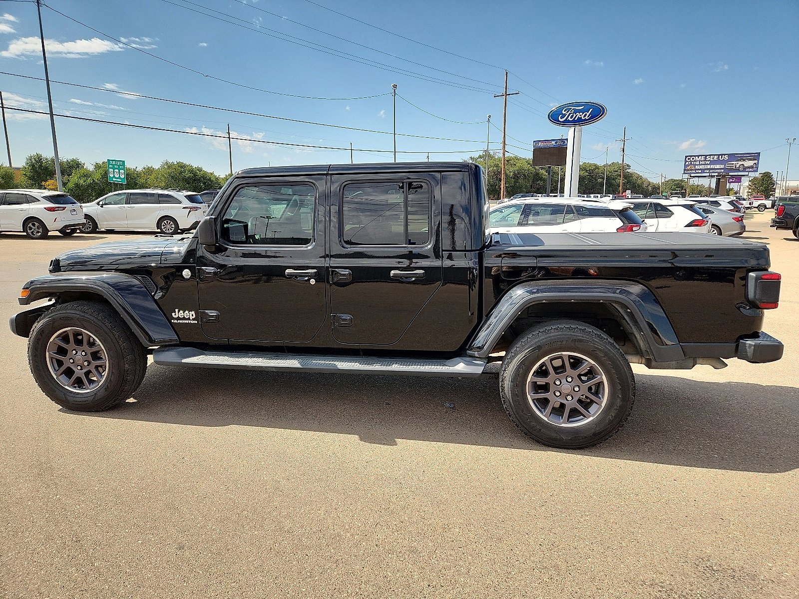 2021 Jeep Gladiator Overland photo 2