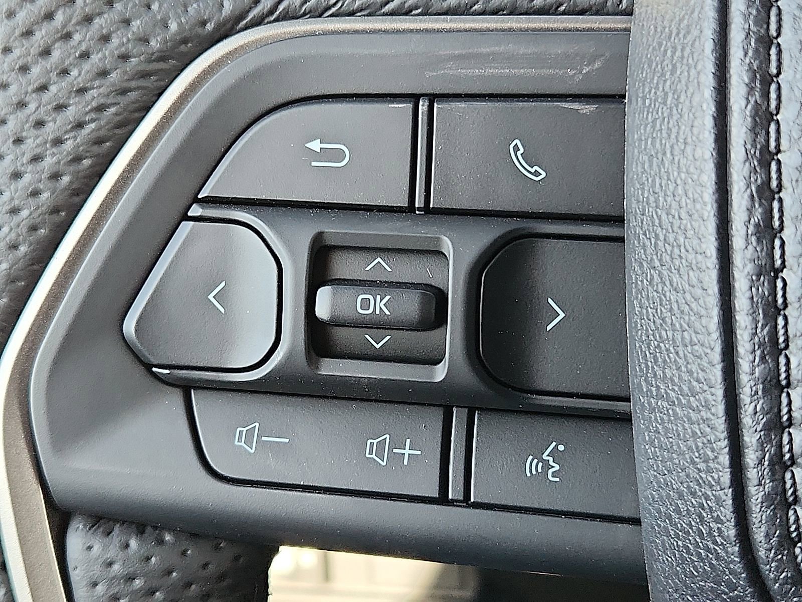 2026 Toyota Tacoma SR5 - Photo 19