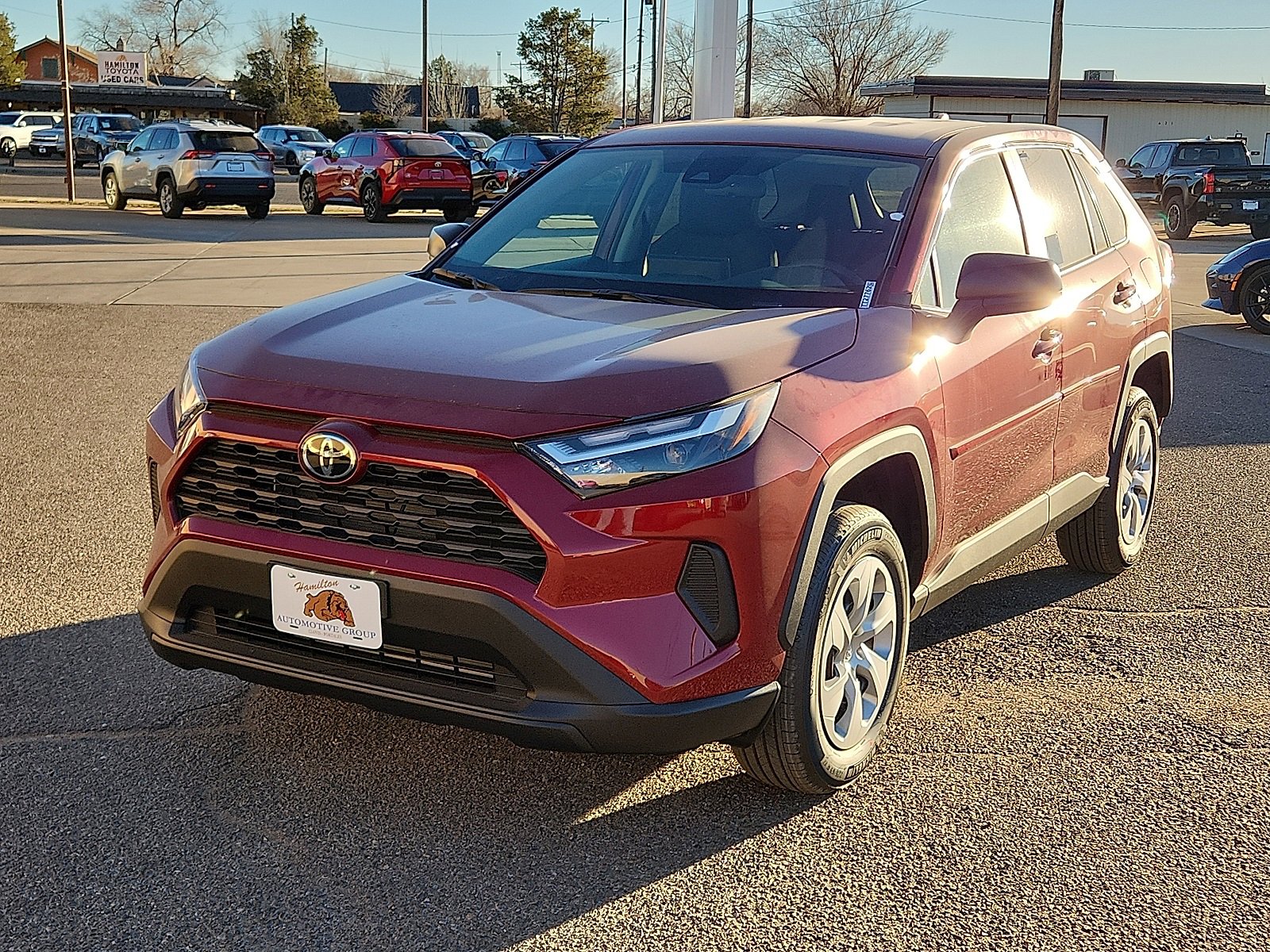 2025 Toyota RAV4 LE's photo