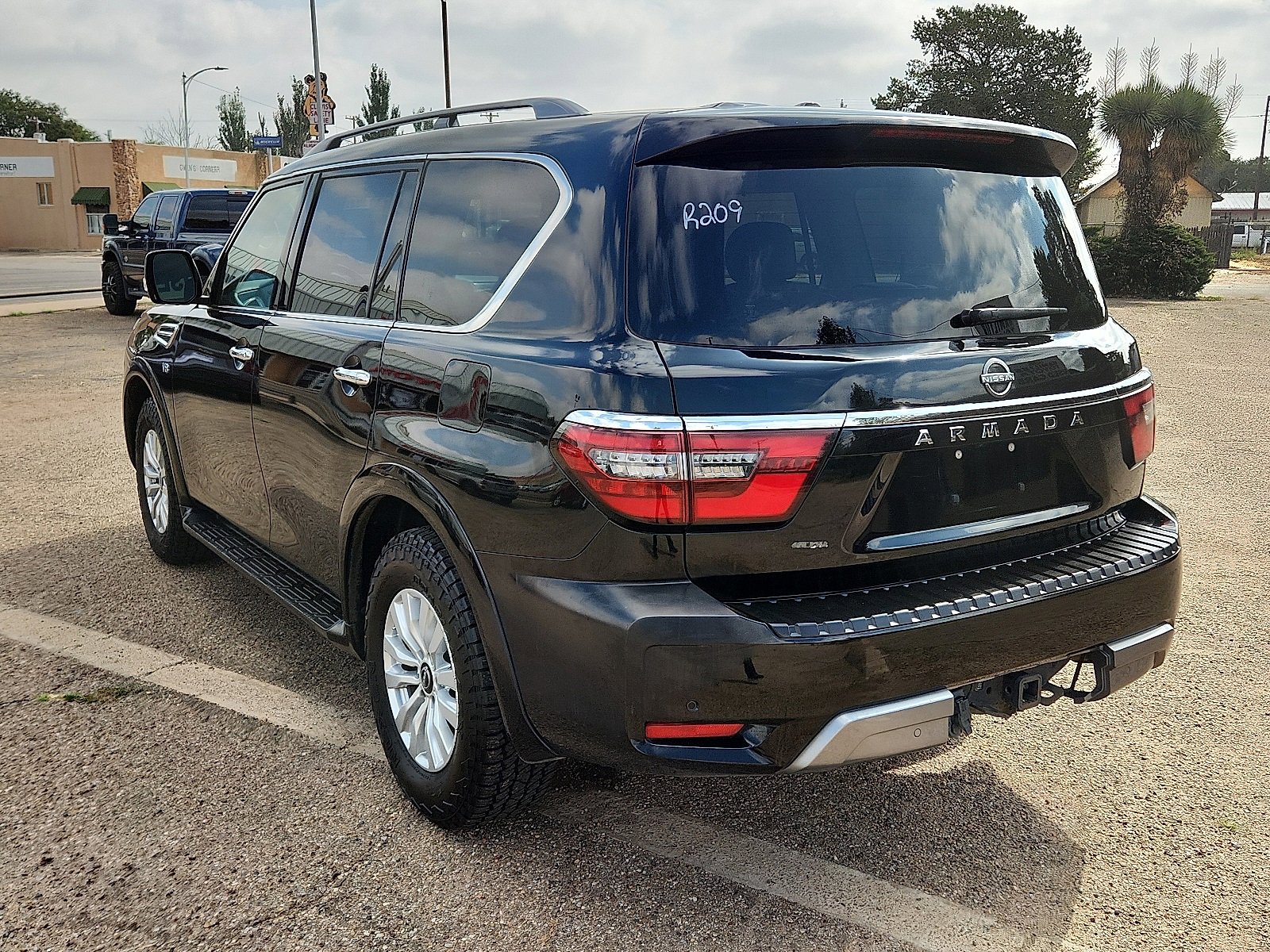 2021 Nissan Armada SV photo 2