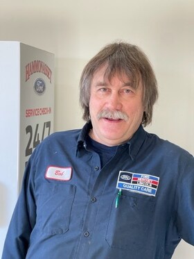Staff member Bob from ID_1106d95c5642