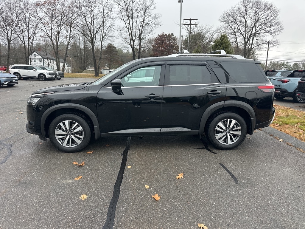 Used 2024 Nissan Pathfinder SL SUV