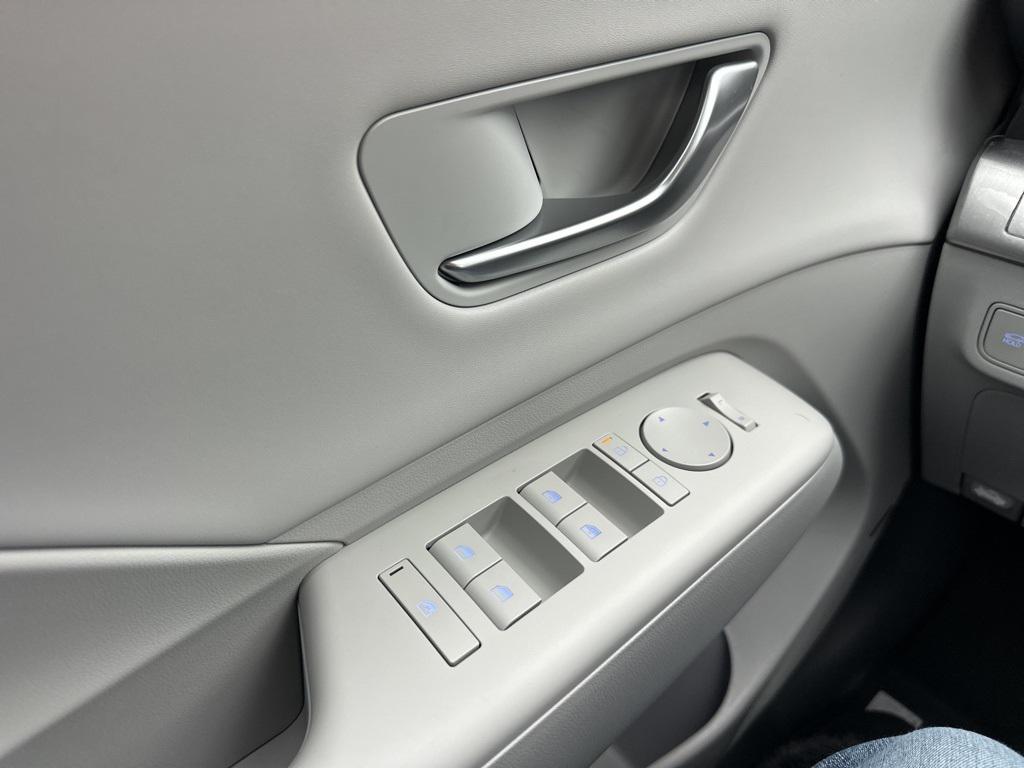 2026 Hyundai Kona Limited's photo