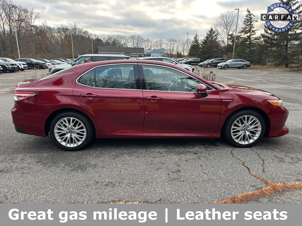 2020 Toyota Camry Hybrid XLE photo 2