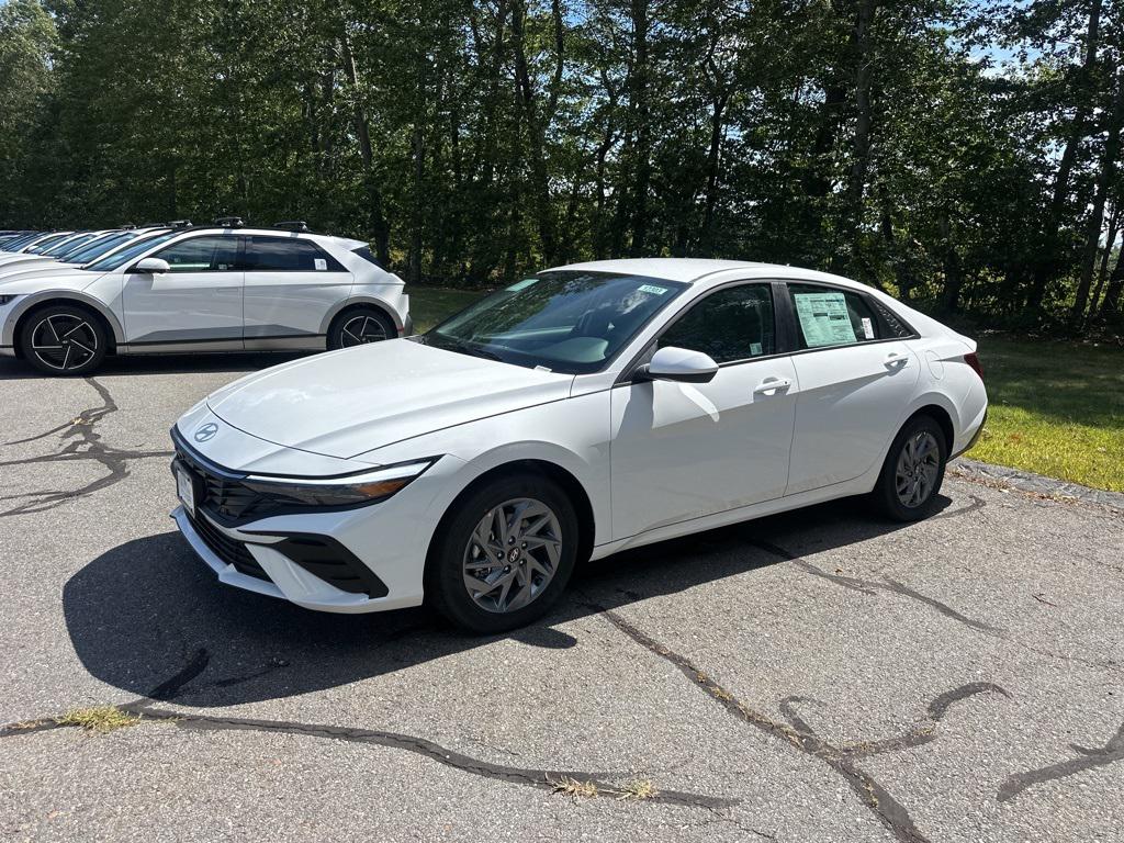 2025 Hyundai Elantra Hybrid Sedan 