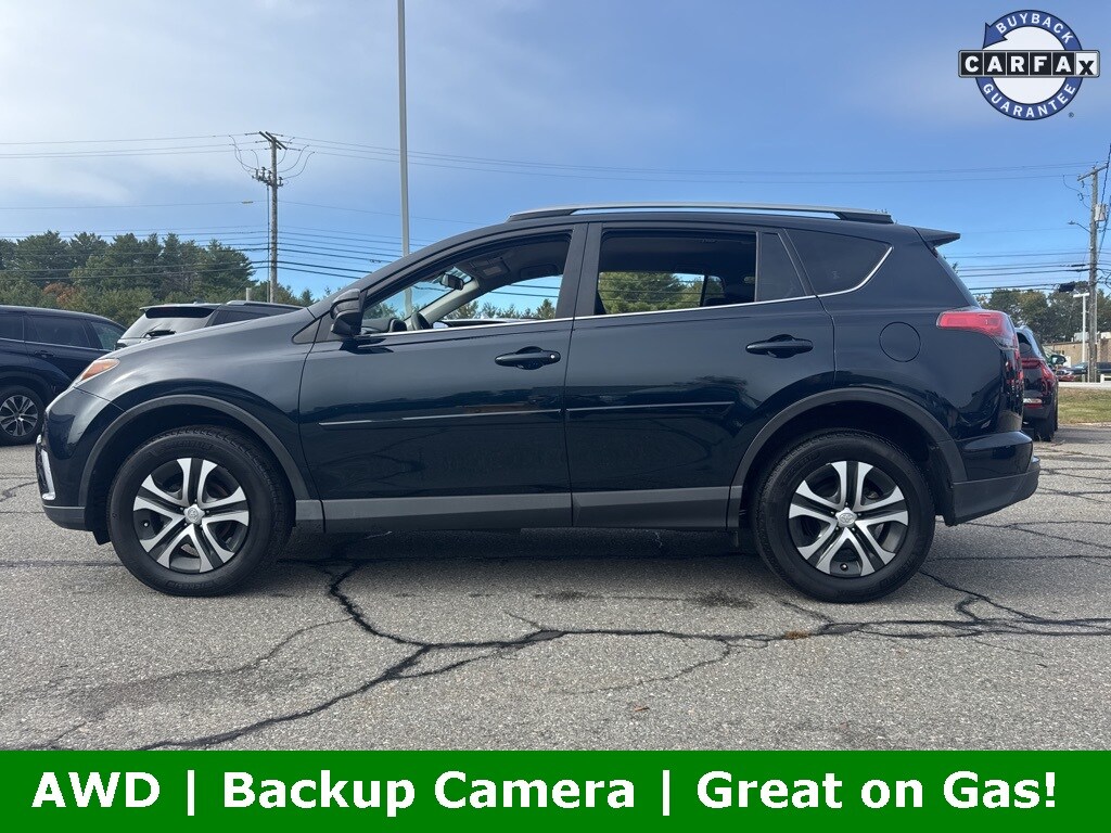 2017 Toyota RAV4 LE photo 2