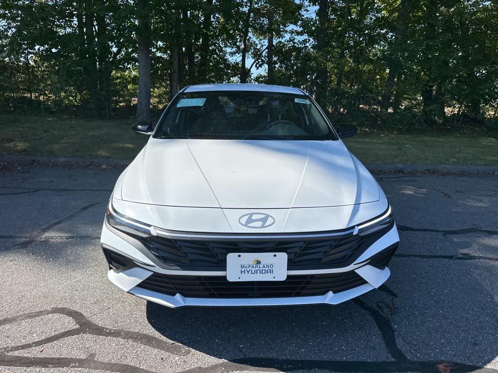 2025 Hyundai Elantra SEL Sport photo 2