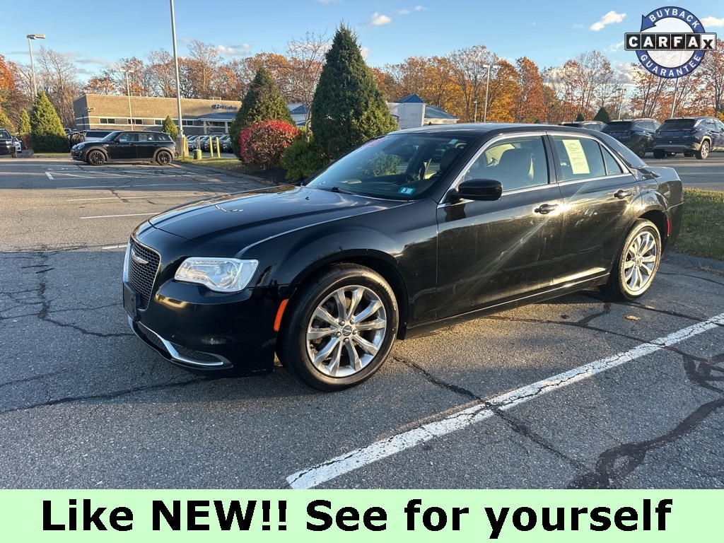 2015 Chrysler 300 Limited's photo