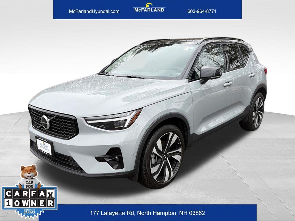 2024 Volvo XC40 B5 Ultimate Dark AWD's photo