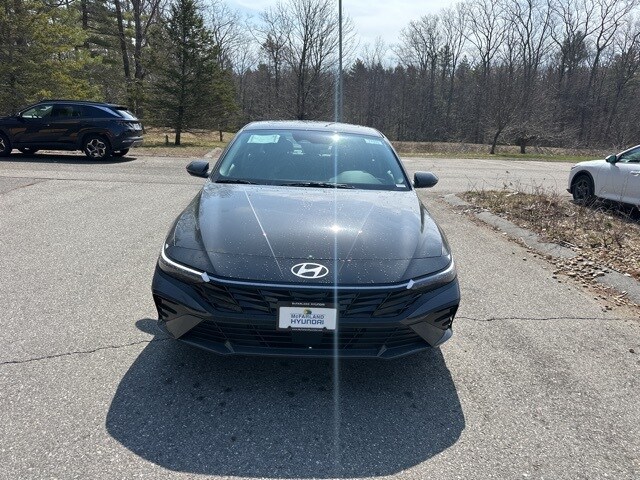 2025 Hyundai Elantra Hybrid Limited photo 2