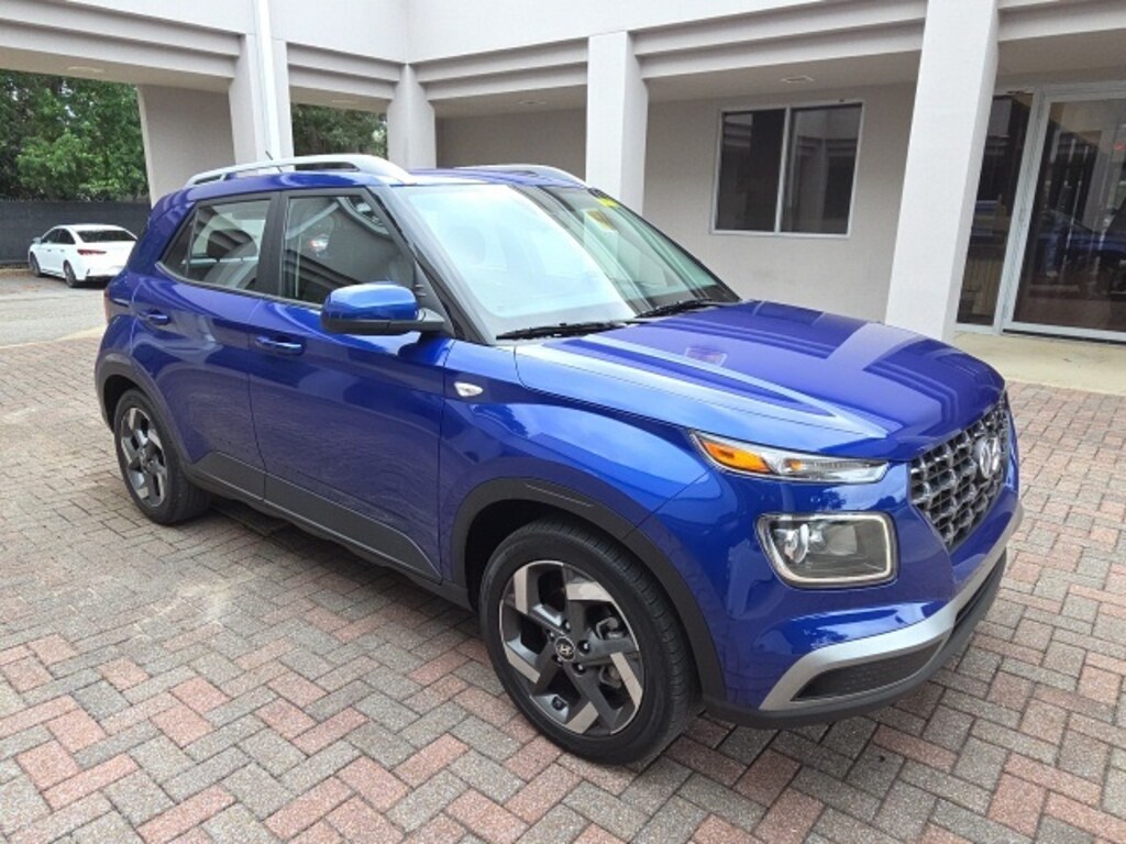 Used 2024 Hyundai Venue SEL SUV