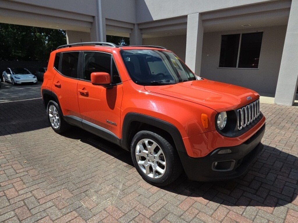 Used 2018 Jeep Renegade Latitude FWD SUV