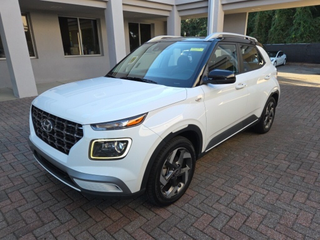 Used 2022 Hyundai Venue Limited SUV