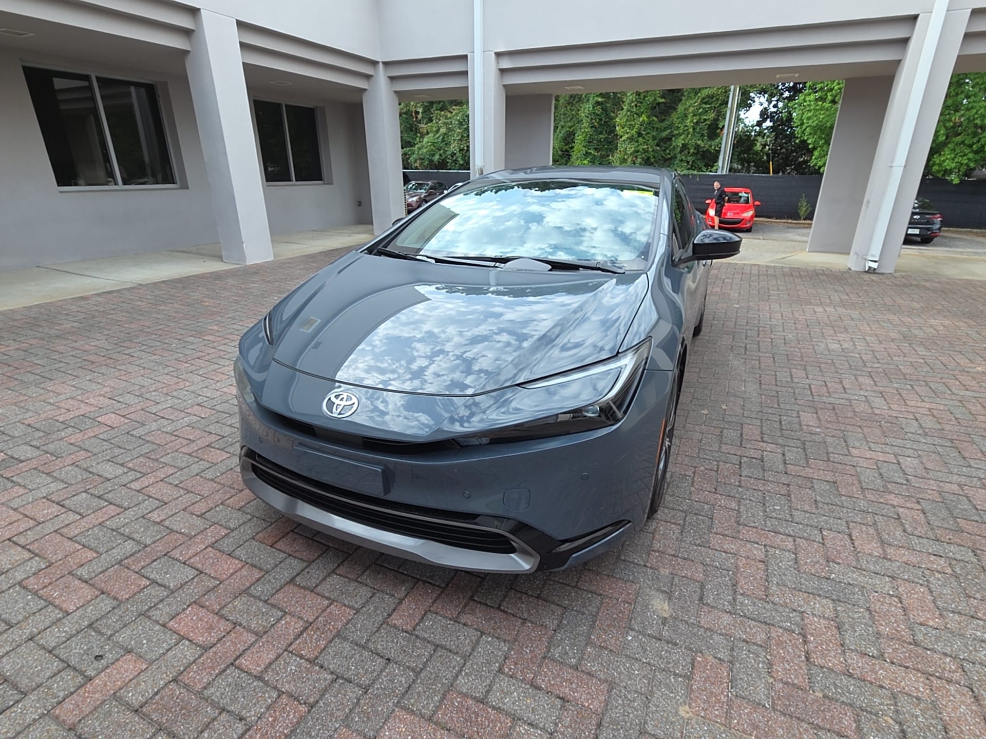 2026 Toyota Prius XLE FWD's photo