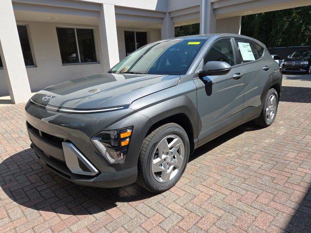 2026 Hyundai Kona SE photo 2