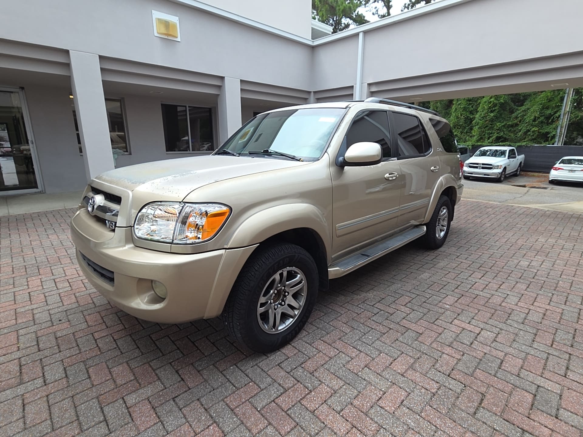 Used 2005 Toyota Sequoia SR5 with VIN 5TDZT34A75S257762 for sale in Fort Walton Beach, FL