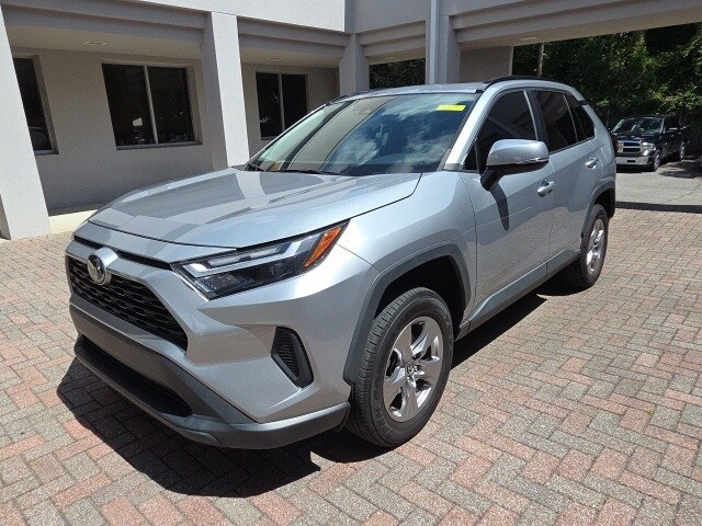 2023 Toyota RAV4 XLE photo 2