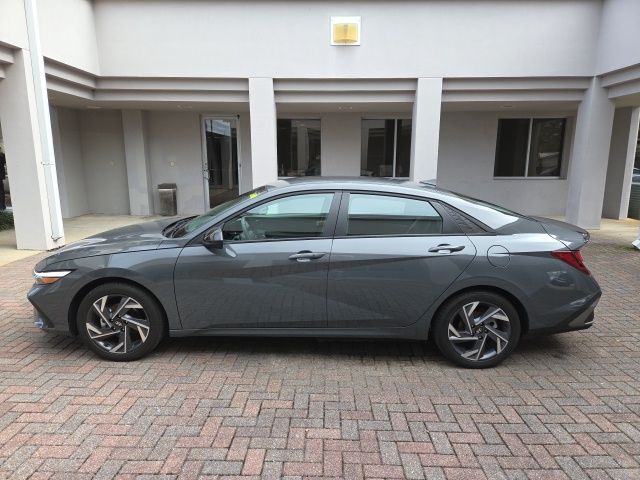 2025 Hyundai Elantra SEL - Photo 10