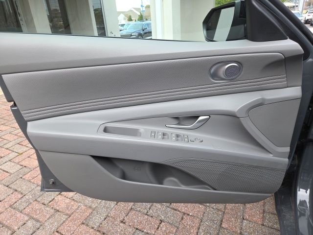 2025 Hyundai Elantra SEL - Photo 14