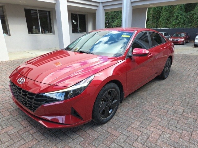 2023 Hyundai Elantra SEL photo 2