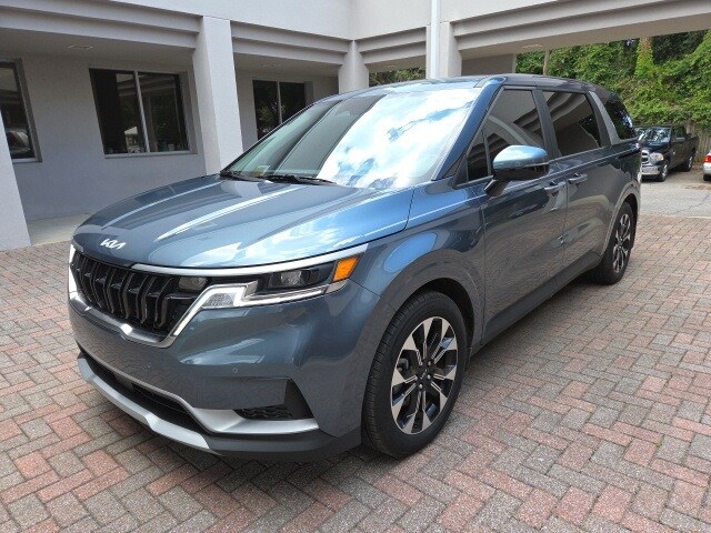 2024 Kia Carnival EX photo 2