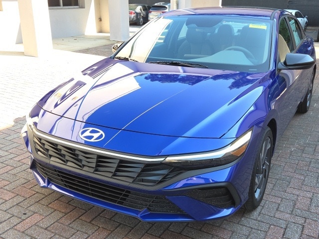 2025 Hyundai Elantra SEL's photo