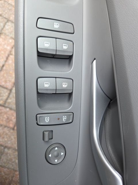 2025 Hyundai Elantra SEL - Photo 15