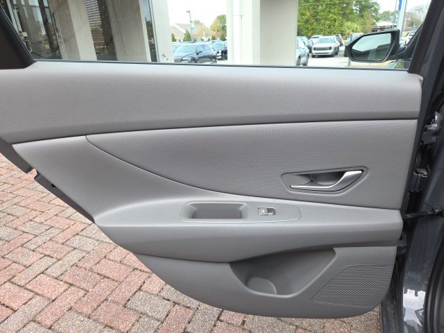 2025 Hyundai Elantra SEL - Photo 19