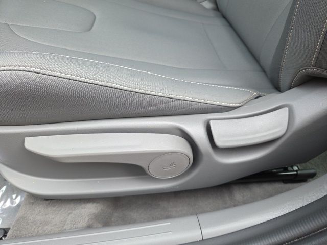 2025 Hyundai Elantra SEL - Photo 17