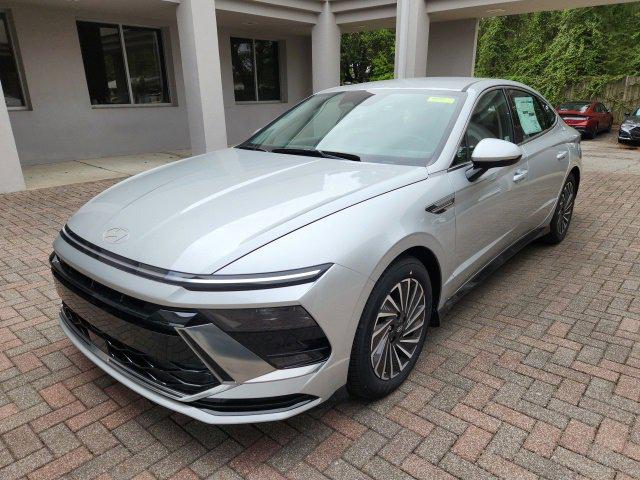 2025 Hyundai Sonata Hybrid SEL photo 2