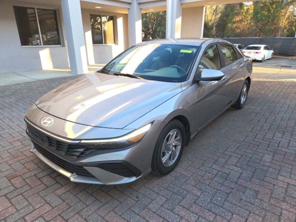 Used 2024 Hyundai Elantra SE Sedan