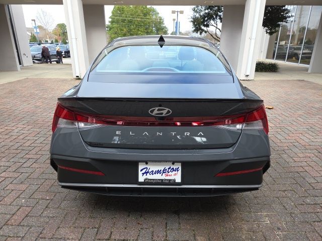 2025 Hyundai Elantra SEL - Photo 7