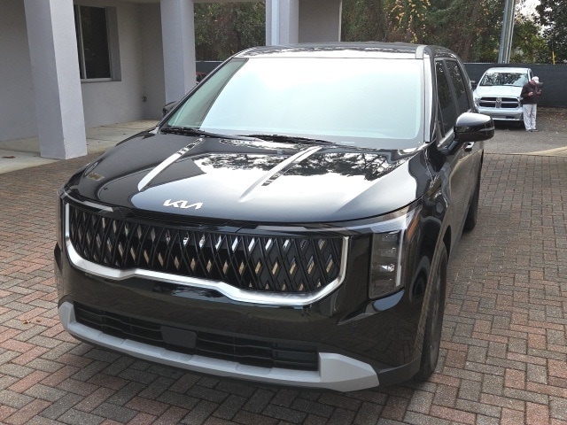 2025 Kia Carnival LXS's photo