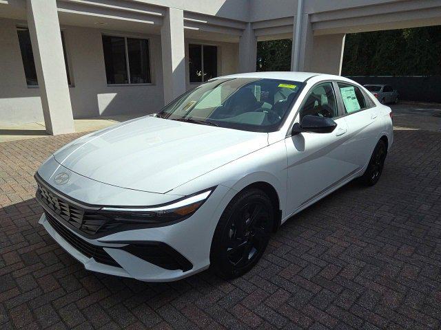 2026 Hyundai Elantra SEL Sport photo 2