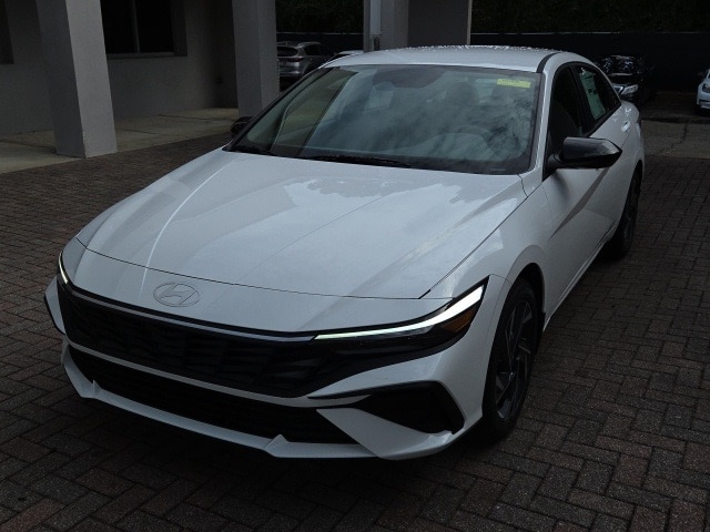 2025 Hyundai Elantra SEL's photo