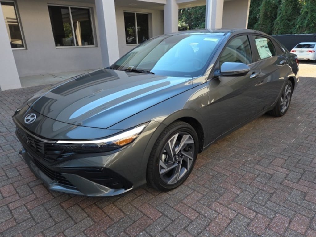 New 2025 Hyundai Elantra Limited Sedan