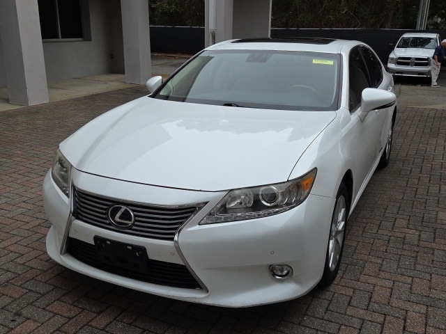 2015 Lexus ES 300h's photo