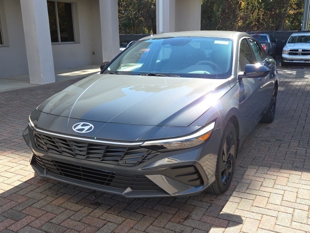 2026 Hyundai Elantra SEL's photo